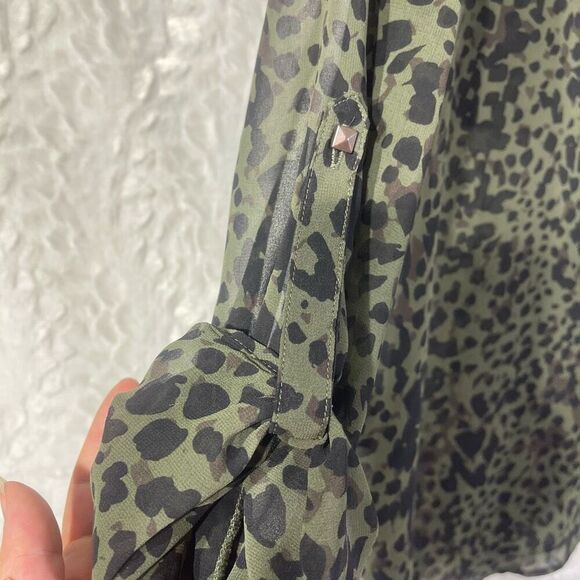 Rock and Republic Women's Button-up Animal Print Polyester Shirt Size M - Picture 13 of 15